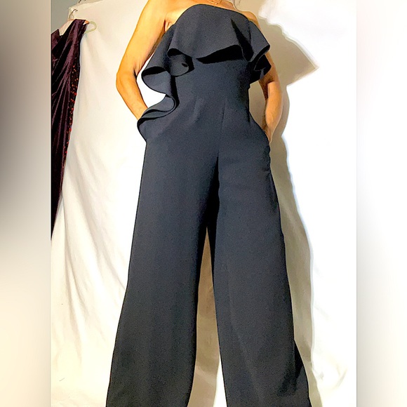 Elegant Crepe Jumpsuit.Strapless, ruffled top continues down right.POCKETS 😄 - Picture 1 of 6